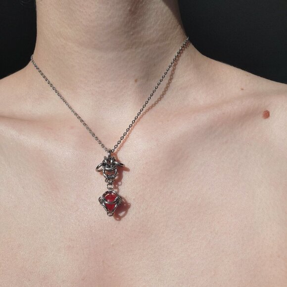 Gothic red Victorian vampire chainmaille necklace with a small silver chain - Picture 7 of 7